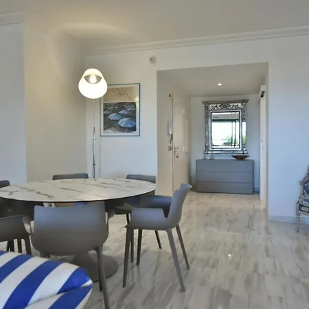 Stunning 3-br With Large Terrace And Pool Apartment