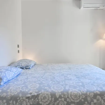 Stunning 3-br With Large Terrace And Pool Apartment *