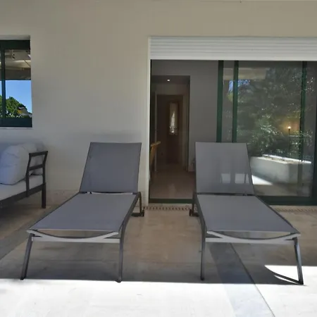Apartment Stunning 3-br With Large Terrace And Pool